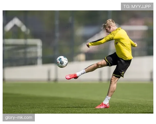 鲁尔德比再掀战火：沙尔克对决多特蒙德，双方复苏表现引发关注