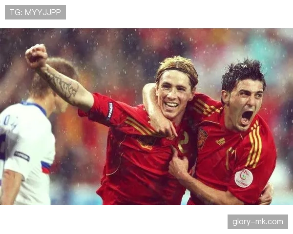 草根少年逆袭成足坛巨星：小镇足球员书写传奇职业生涯