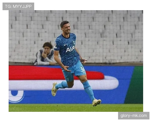 霍伊别尔:从南安普顿到热刺的中场成长轨迹解析